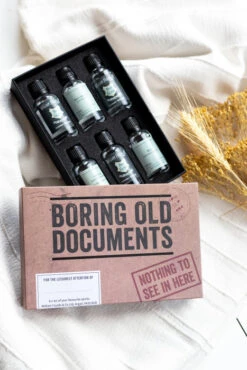 Boring Documents Gin Gift Set -Liquor Discount Store boringolddocs gin lifestyle01