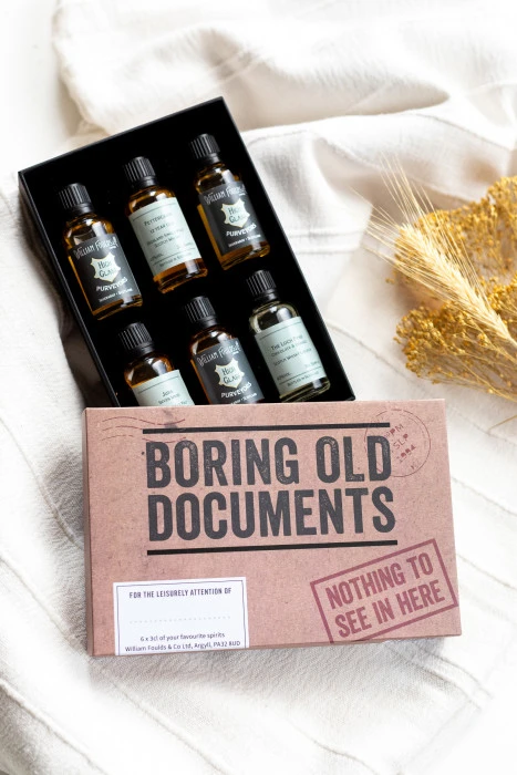 Boring Documents Whisky Gift Set 4 Boring Documents Whisky Gift Set - Image 4