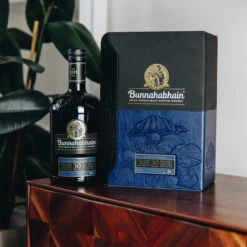 Bunnahabhain 30 Year Old -Liquor Discount Store bunnahabhain 30yo lifestyle 01