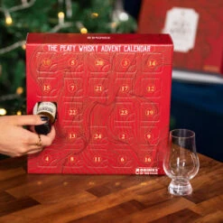 The Peaty Whisky Advent Calendar (2022) 5 The Peaty Whisky Advent Calendar (2022) -Liquor Discount Store drinksbythedram adventcalendar 2022 peatywhisky lifestyle 02