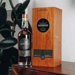 Glengoyne 25 Year Old -Liquor Discount Store glengoyne 25yo lifestyle 02