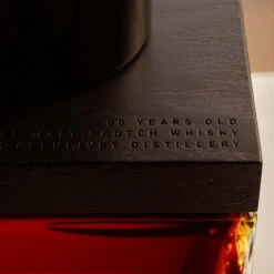 The Glenlivet 80 Year Old Generations Gordon & MacPhail -Liquor Discount Store gordon macphail generations glenlivet 80yo lifestyle 03