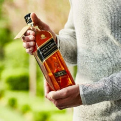 Johnnie Walker Black Label Glass Gift Set -Liquor Discount Store johnniewalker blacklabel giftset lifestyle 02