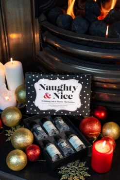 Naughty & Nice Christmas Gin Gift Set - Black -Liquor Discount Store naughty nice black gin lifestyle01