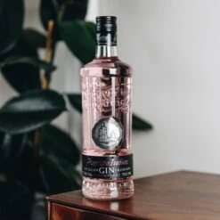 Puerto De Indias Strawberry Gin -Liquor Discount Store puertodeindias strawberry lifestyle 01
