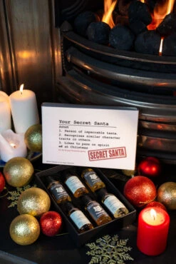 Secret Santa Christmas Whisky Gift Set -Liquor Discount Store secretsanta whisky lifestyle01
